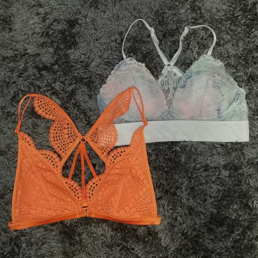 SOLD🖤BUNDLE VS Bralettes 🖤